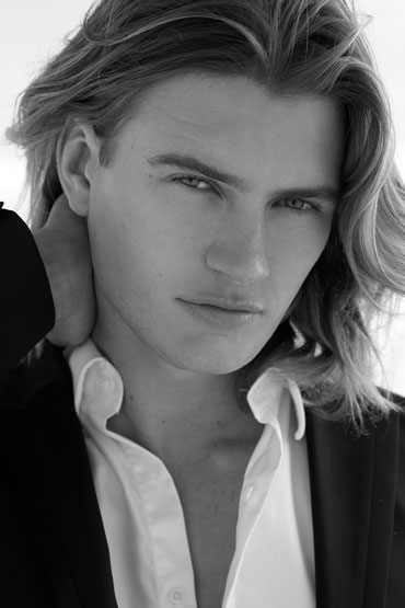 charlie kennedy the gentleman cool long hairstyle for men