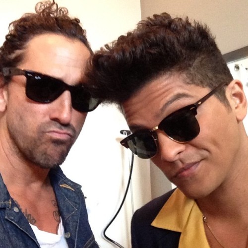 bruno mars haircut long pomp side part celebrity hairstyles for men